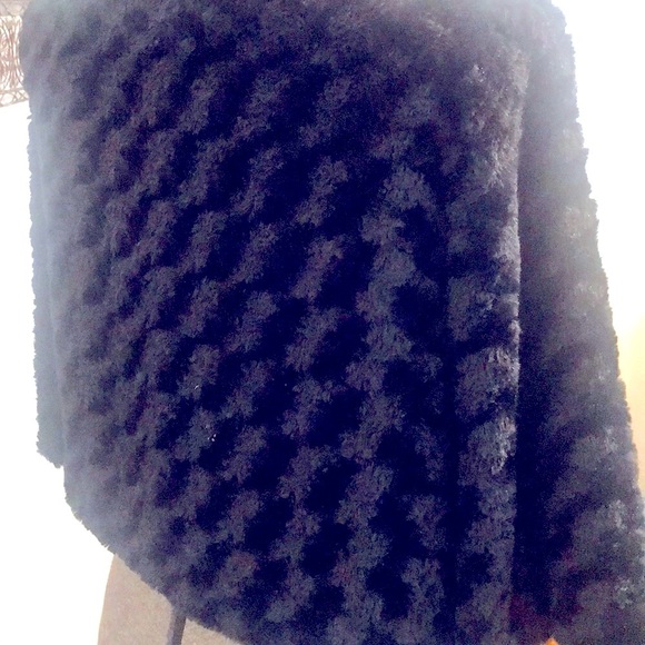 VINTAGE short black faux fur jacket/wrap - Picture 2 of 2